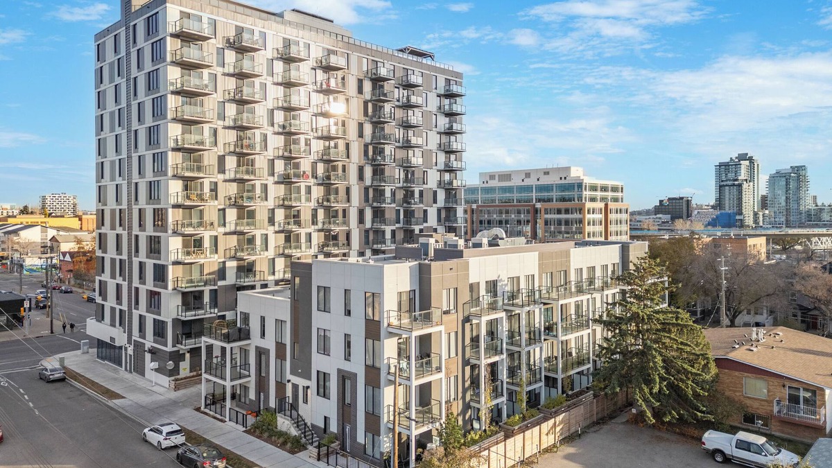 Crescent Heights Condo | ✨ The Era City Haven – Modern 2BR/2BA w/Breathtaking Calgary Views