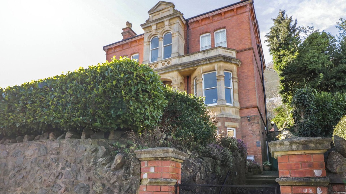 Malvern Cottage | THE ESCAPE, romantic, with a garden in Great Malvern