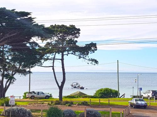 Indented Head House | The Esplanade Holiday Home