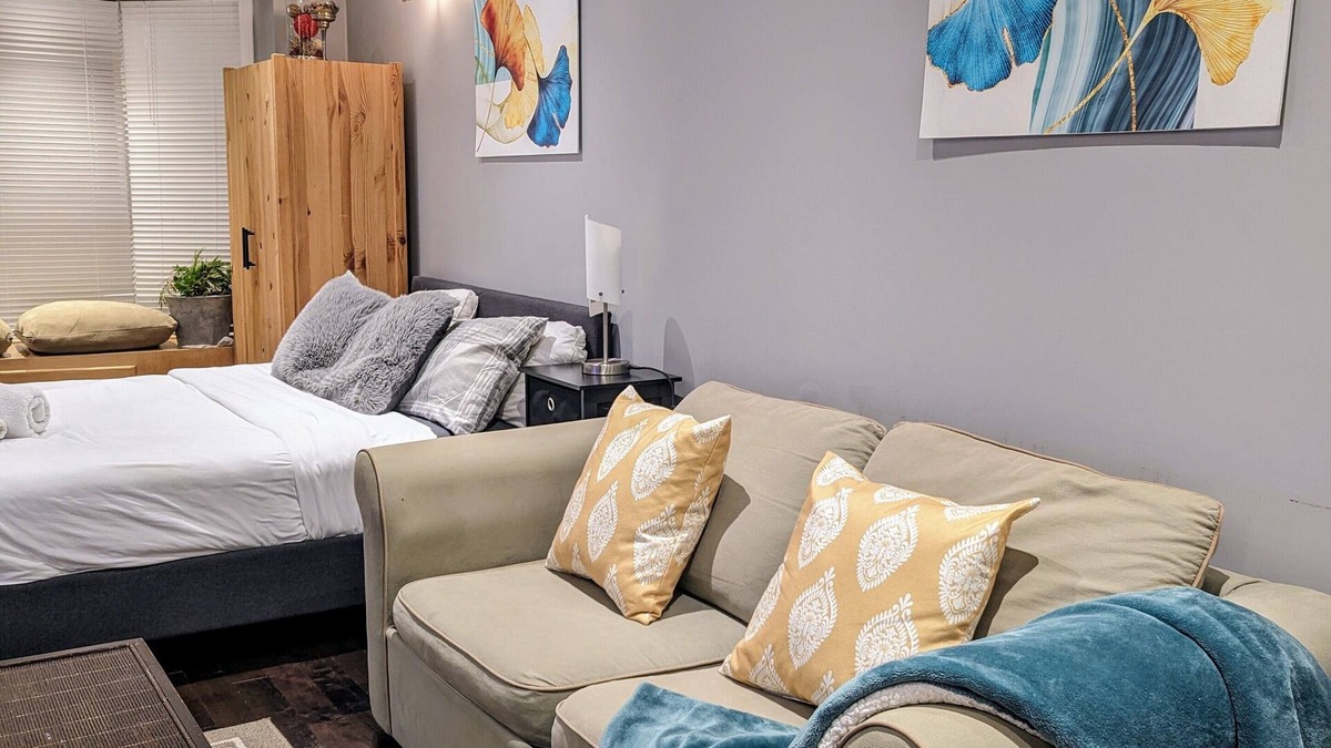 St. Vital Apartment | The EthlynGwen- Main Floor with Private entrance and Hot tub