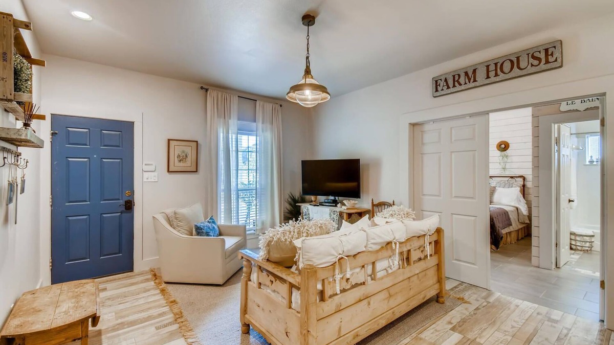 Dripping Springs Bed & Breakfast | The Euro - A Hill Country Suite