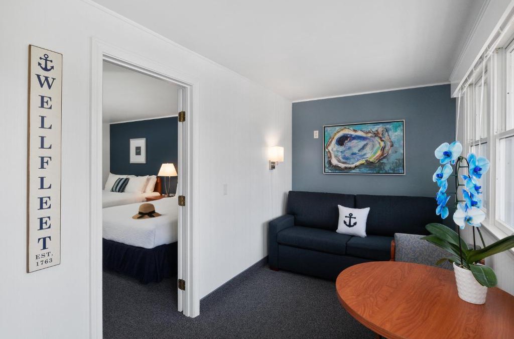 Wellfleet Hotel | The Even'tide