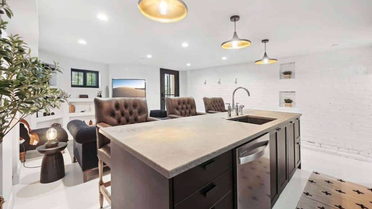 Bloomingdale Apartment | The Evergreen - Parking