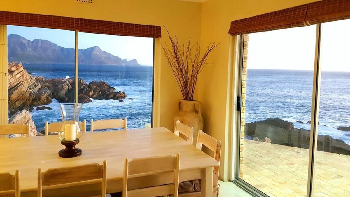 Helderberg Rural Cottage | The Exclusive Monkey Rock Dolphin And Whale Outlook