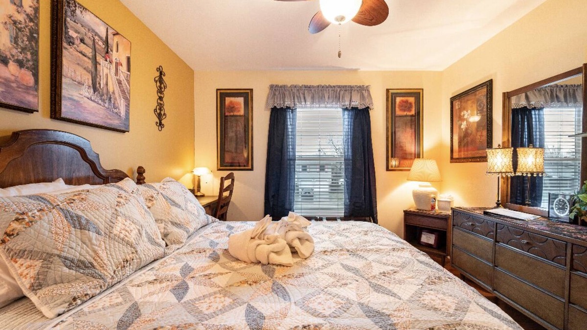 Hoffman Estates House | “The Executive” PRIVATE BEDROOM and Bathroom in our Home with use of the Hot tub