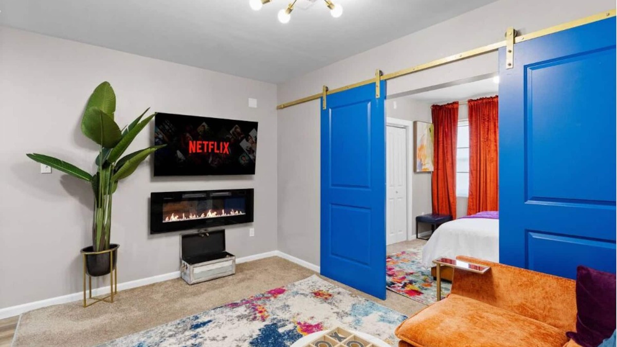 West Philadelphia Apartment | The Executive - Philly Zoo - Queen Suite - Parking