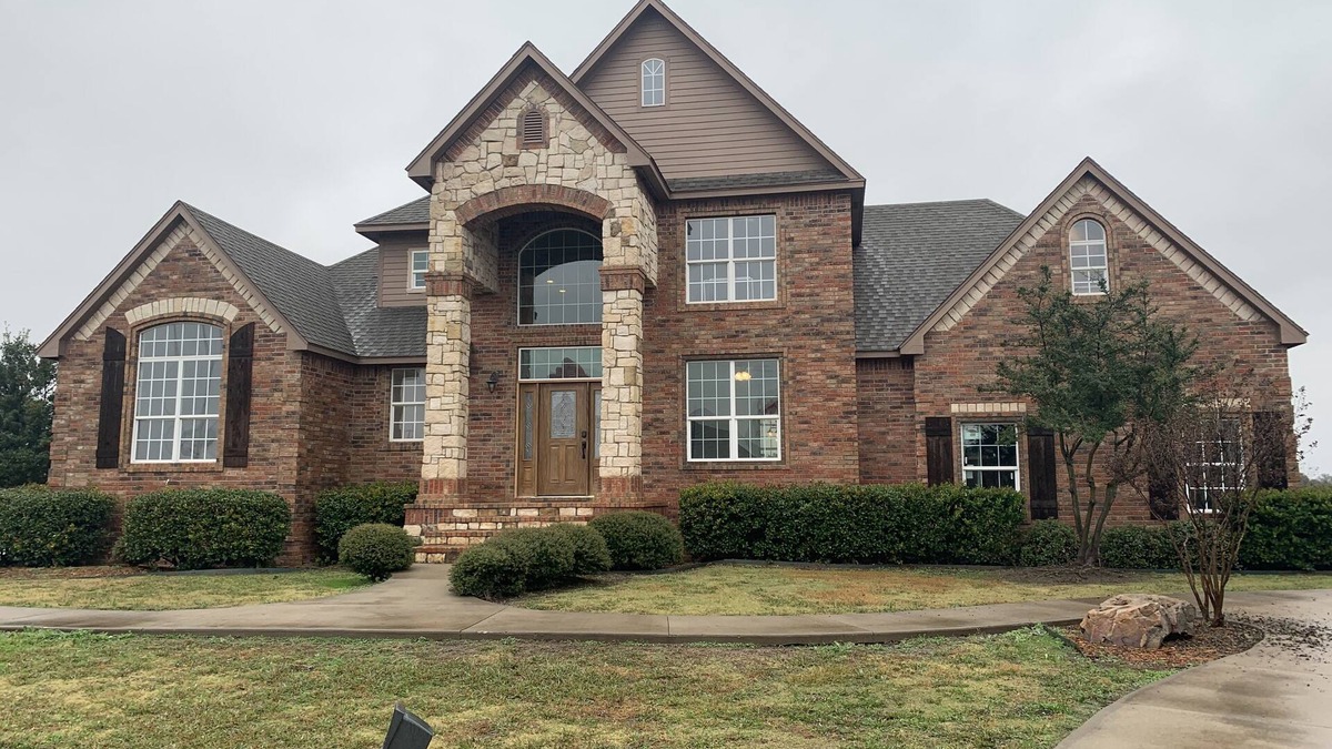 Ardmore House | THE EXECUTIVE TWO STORY “WHERE TO STAY WHEN YOUR AWAY”(JACUZZI, ADA COMPLIANT)