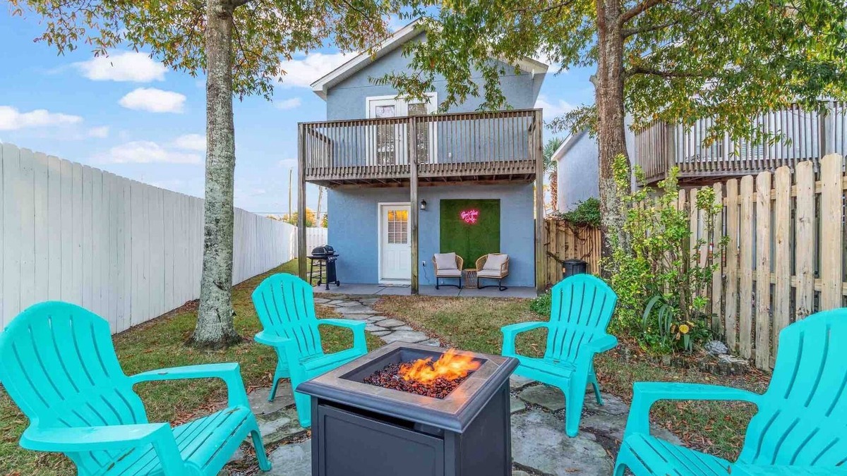 Upper Grand Lagoon House | The Fab Flamingo 🦩 2 King Beds 2 Miles to Beach 🏝