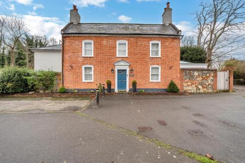 Bury St Edmunds House | The Fabulous Glen - sleeps up to 10 people with parking for 4 vehicles
