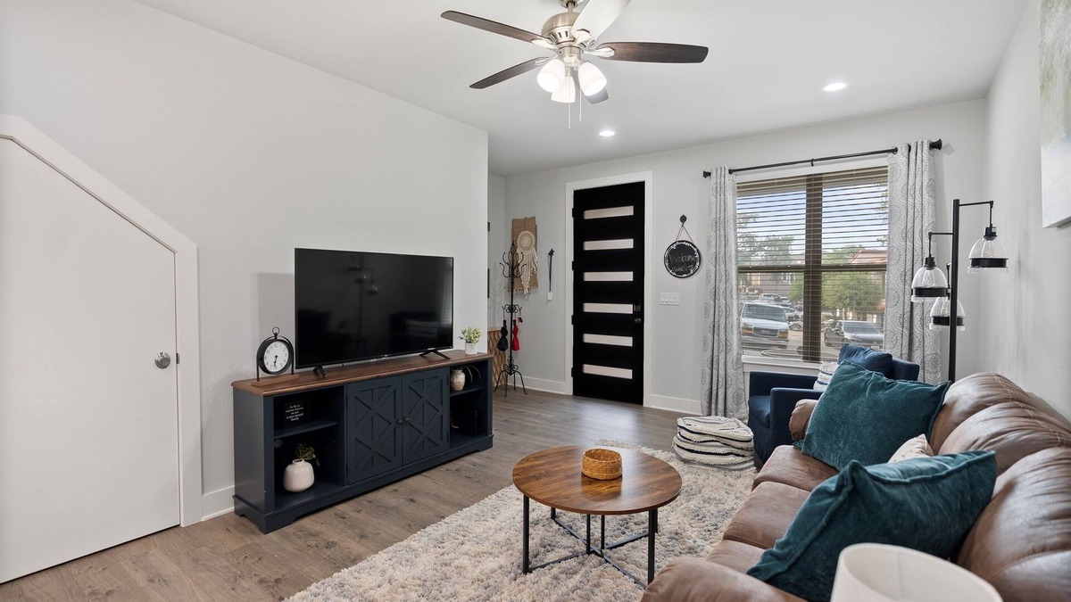 Point Venture House | The Fairway Flat – Lake Life Meets Golf Life