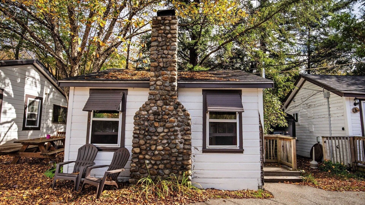 Lincoln Cabin | The Falling Waters Riverside Getaway at the PEMICABINS