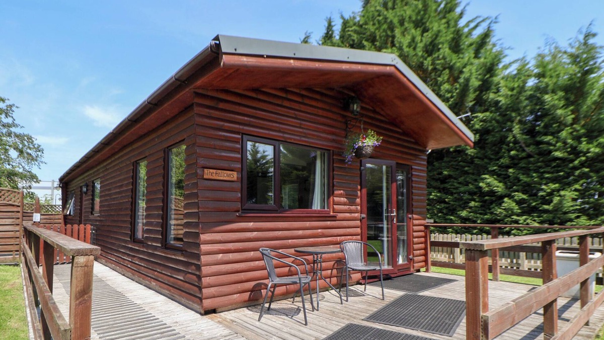Saint Asaph Cottage | THE FALLOWS, pet friendly, country holiday cottage in St Asaph