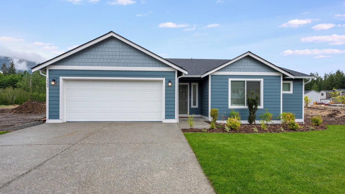 Gold Bar House | The Falls: Near Wallace Falls & Stevens Pass!