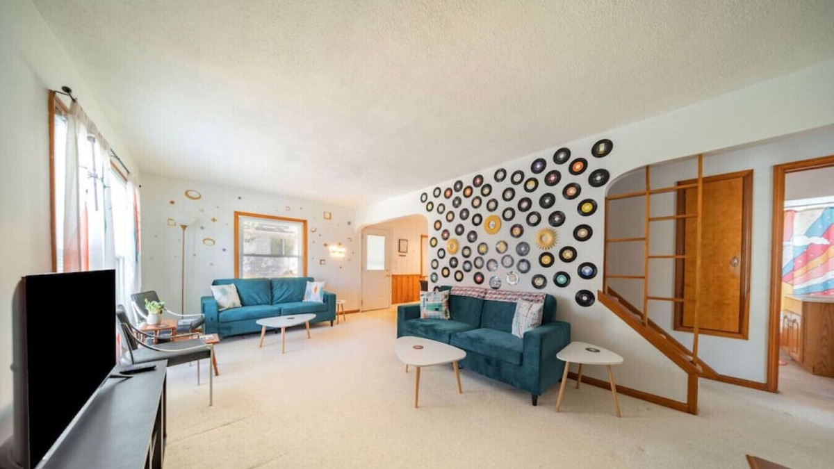 Cuyahoga Falls House | The Falls · NEW! Retro Retreat in Cuyahoga Falls - Sleeps 10