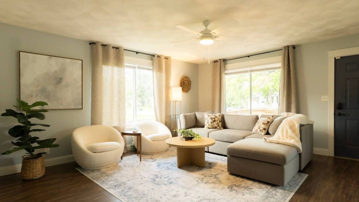 East Peoria House | The Family Haven | 3BD/3BA Home in East Peoria