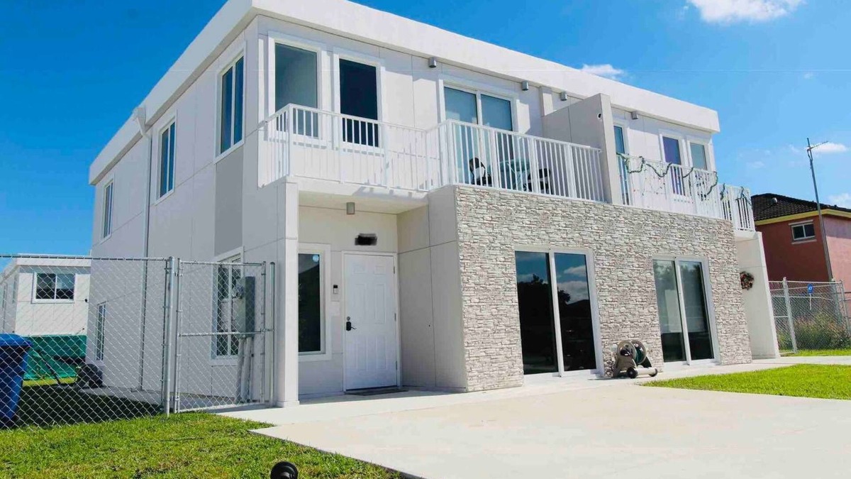 Princeton House | The Fanta Sea House - New and Modern close to MIA Zoo, Homestead Speedway & Entrance