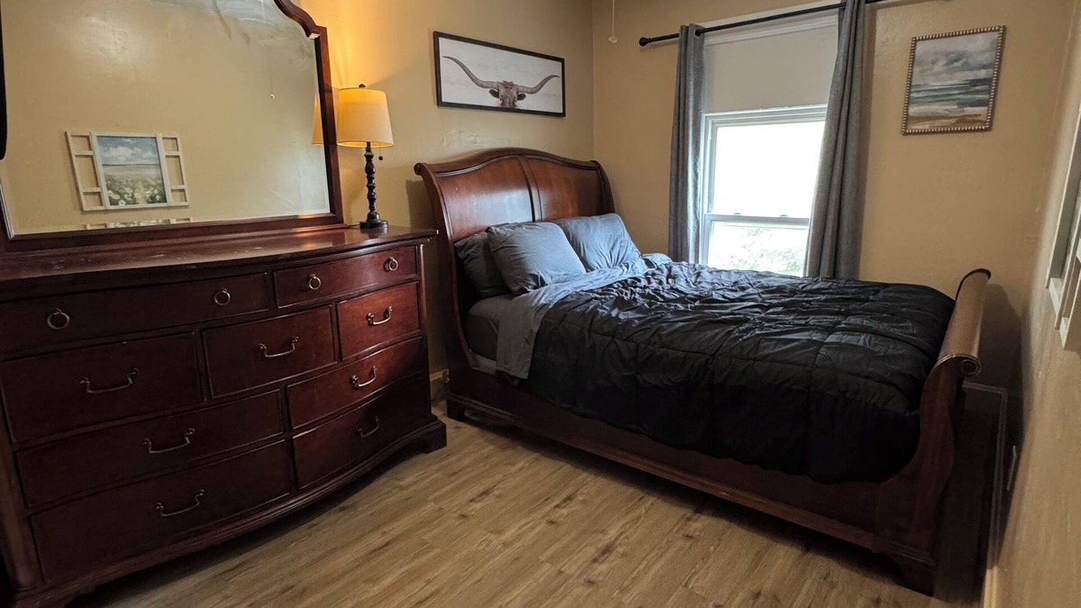 Lancaster Apartment | “The Farm” 2-bedroom apartment in Lancaster with AC