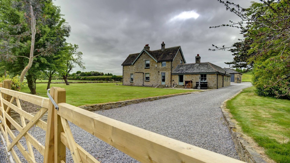 Richmond House | THE FARM HOUSE, pet friendly, luxury holiday cottage in Barton