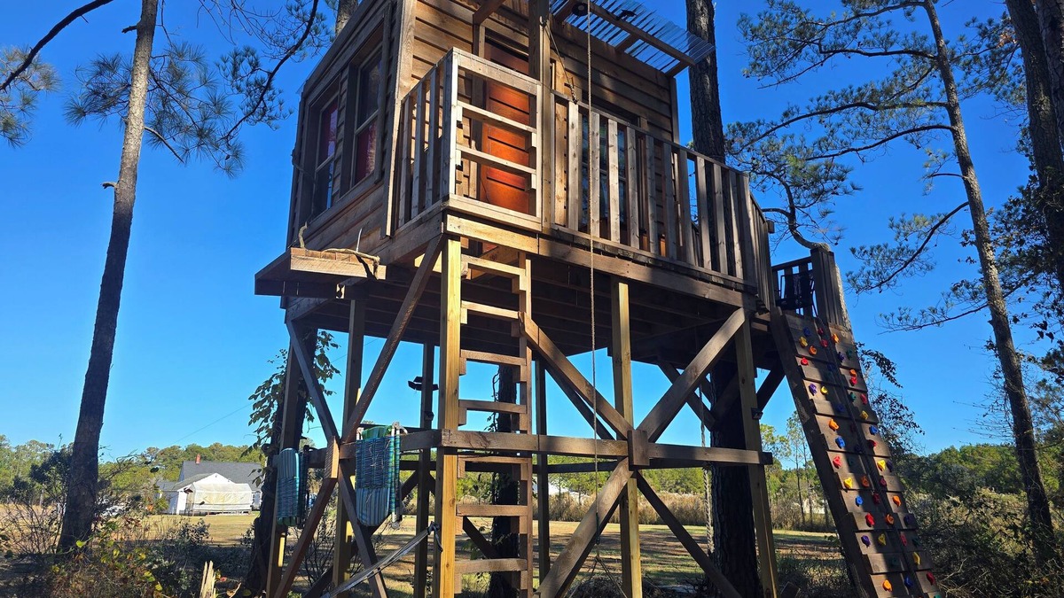 Diggs Cabin | The Farm Overlook Treehouse At Blanchard Farm