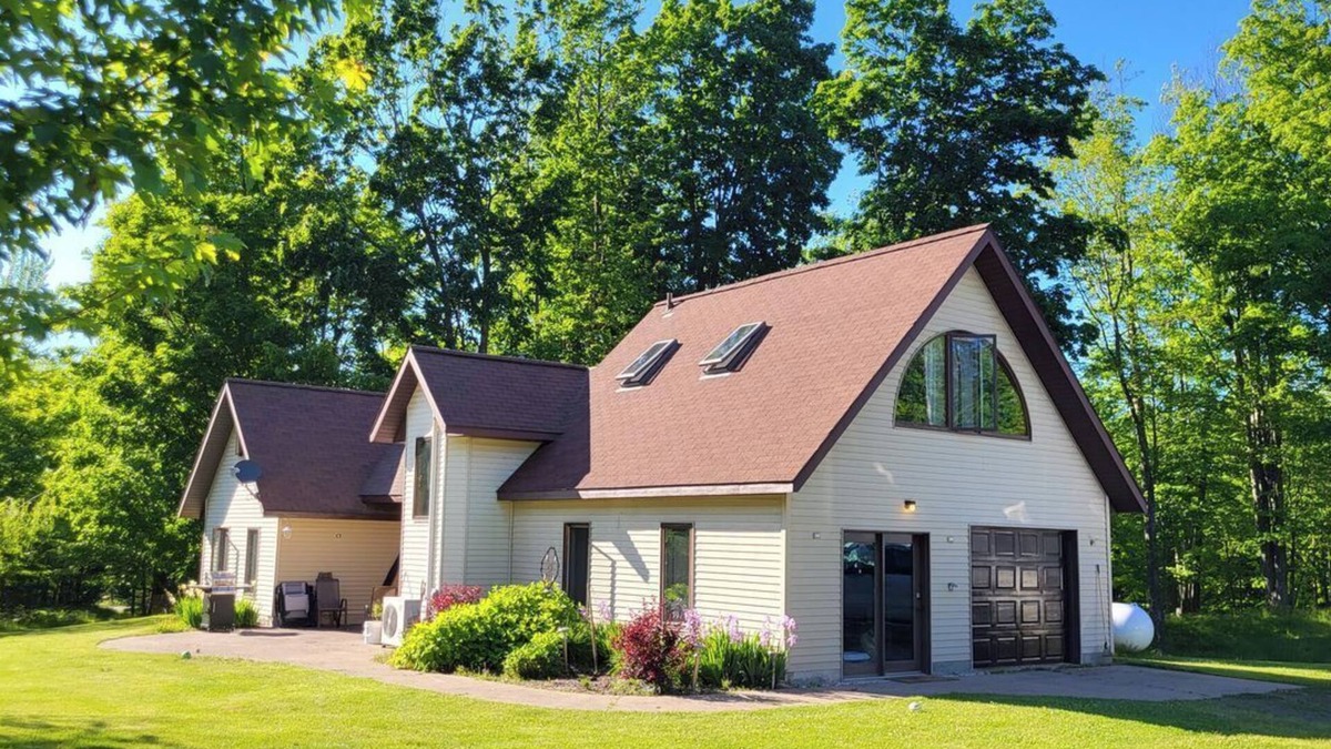 L'Anse Other | The Farmhouse At Aura Orchards