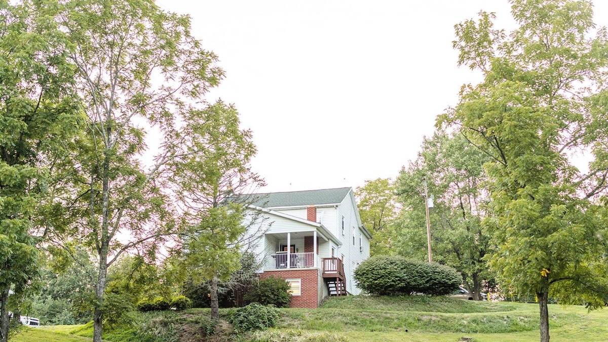 Harrisonville House | The Farmhouse at Pleasant Ridge | Hot tub