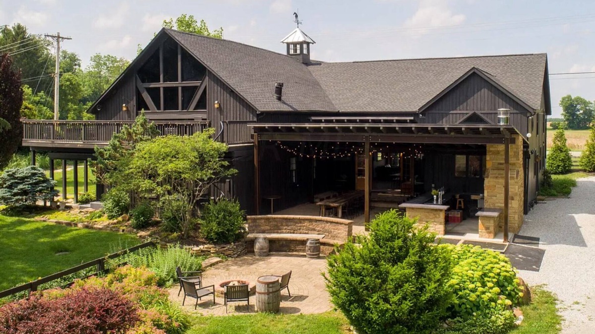 Lancaster House | The Farmhouse at Rockmill Brewery. 5-Bedroom Retreat for Your Next Getaway!