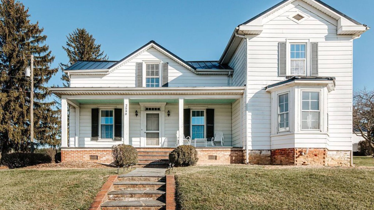 Waynesboro House | The Farmhouse at Wellington: Waynesboro, Sleeps 12
