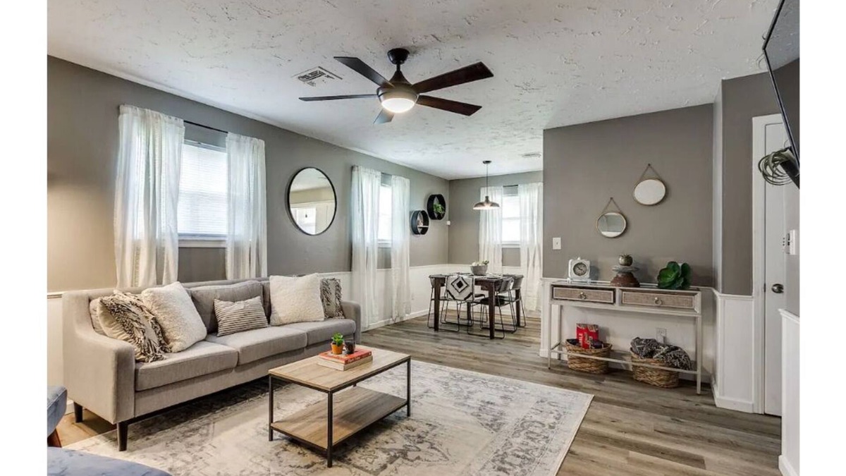 Moore House | The Farmhouse Five - A Modern, Updated and Spacious 5 BR 2 Bath Retreat