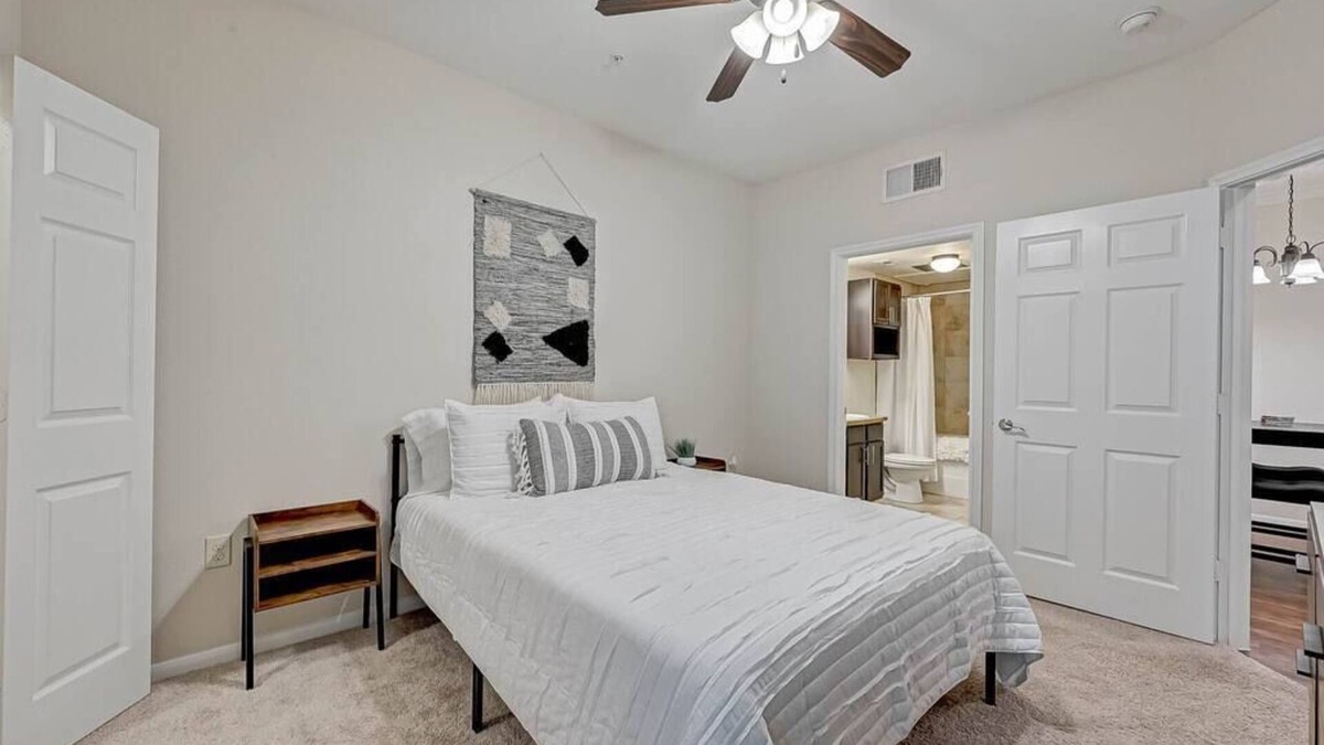 Baytown Apartment | The Farmhouse Inn Sum
