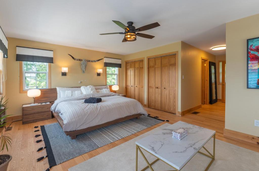 Belleville House | The Farmhouse - Luxury 5BR - Bay View - Waterfront - WFH - Home Gym