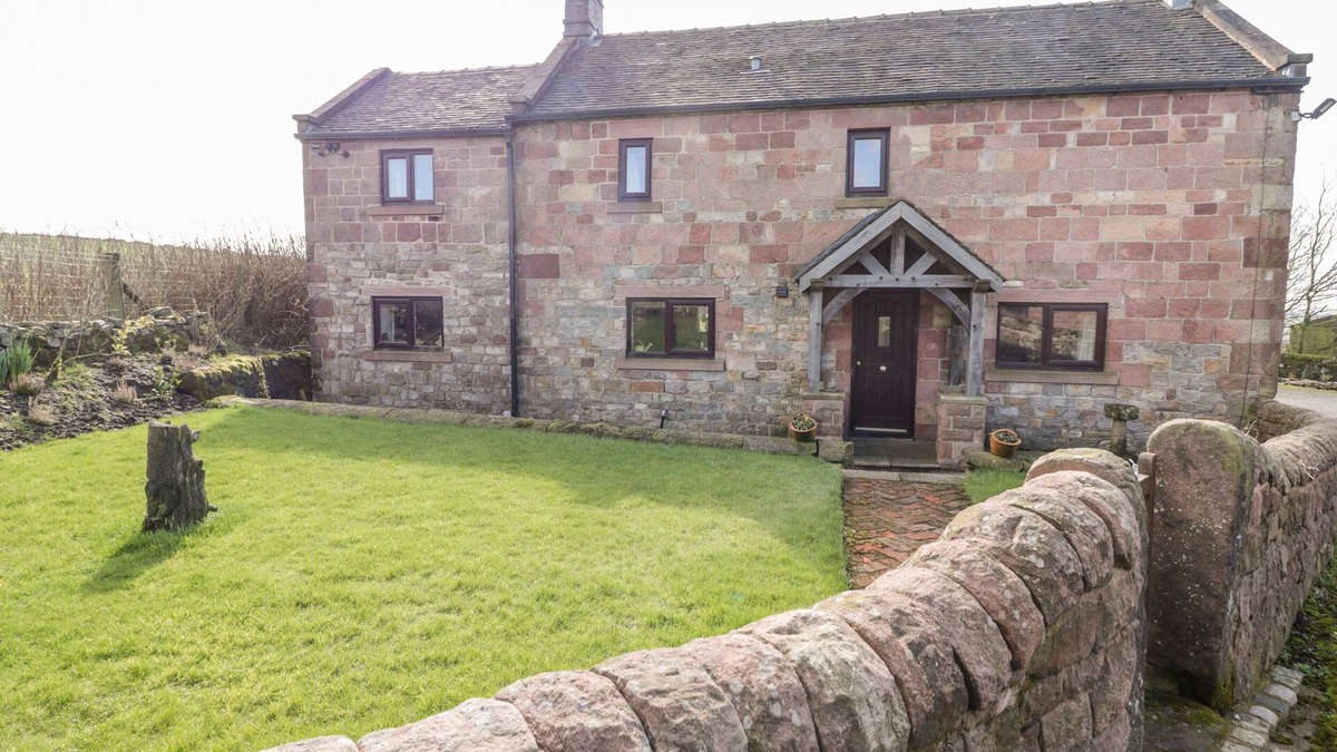 Tunstall House | THE FARMHOUSE, pet friendly, with hot tub in Biddulph