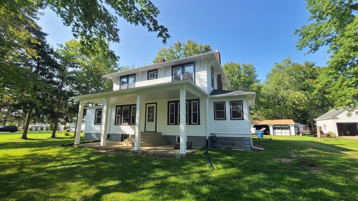 Elyria House | The Farmhouse in Elyria, OH