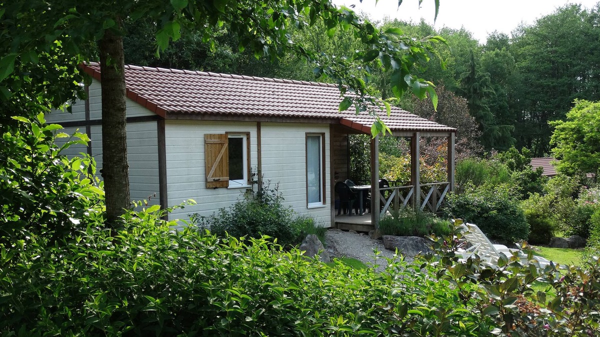 Le Fay Ski Chalet | THE FAY: Chalet (Curlew) in edge of pond in full nature.