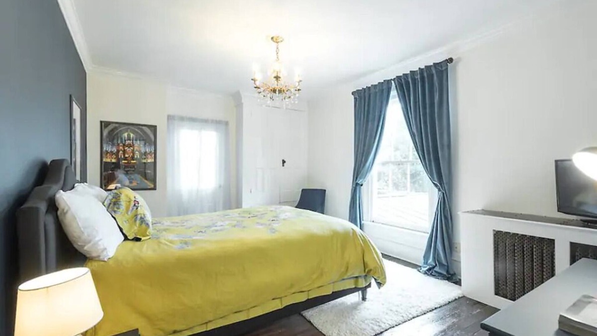 Orange House | The Fenton Room in historic Holladay House
