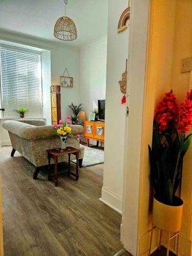 Darvel Apartment | The Ferns - Shared Garden Apartment With Parking