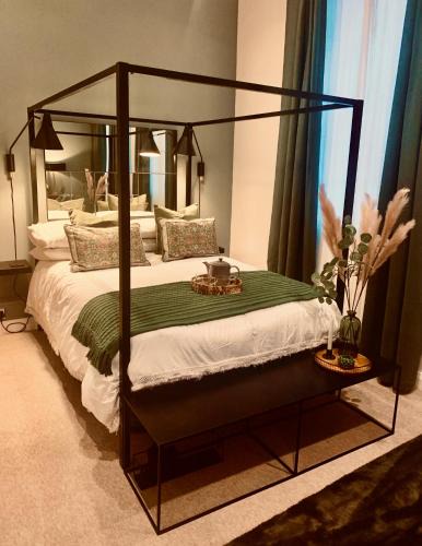 Nottingham City Centre Apartment | The Fifth Quarters, Grade II Listed Apartment, The Lace Market, NG1, City Centre, Nottingham, Sleeps 4