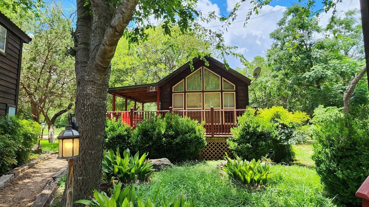 Fredericksburg Cabin | The Fig Cabin at Mendelbaum Winery Guest Cabins