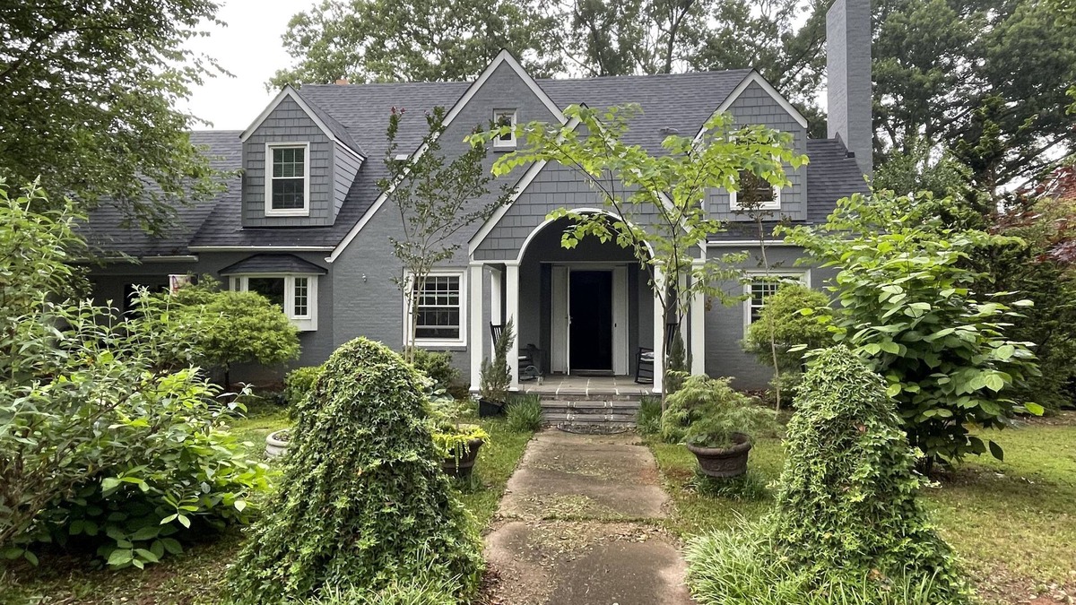 Shelby House | The Fig Tree Garden House.nCasual elegance in a park like setting