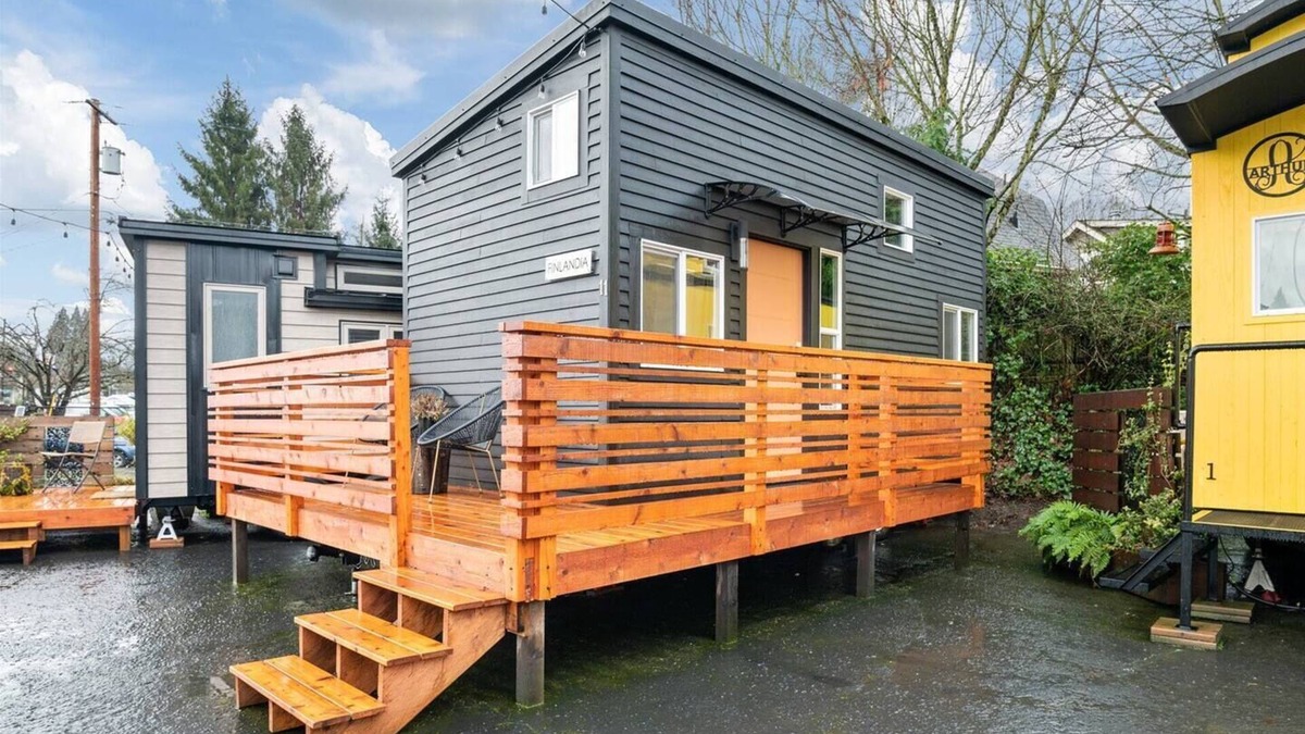 Kerns Hotel | The Finlandia - Custom Tiny Home w/Finnish Vibe