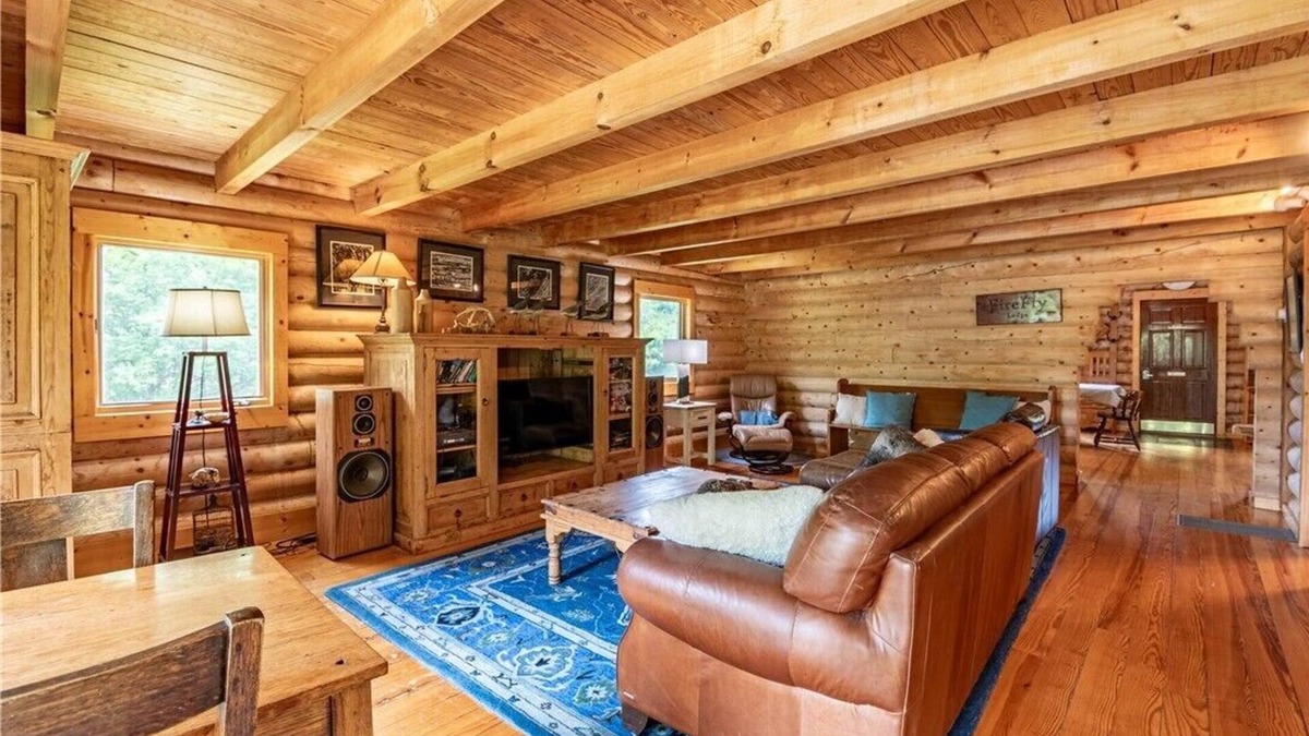 Sullivan Cabin | The Firefly Lodge – A Cozy Lake Retreat in Sullivan, IL