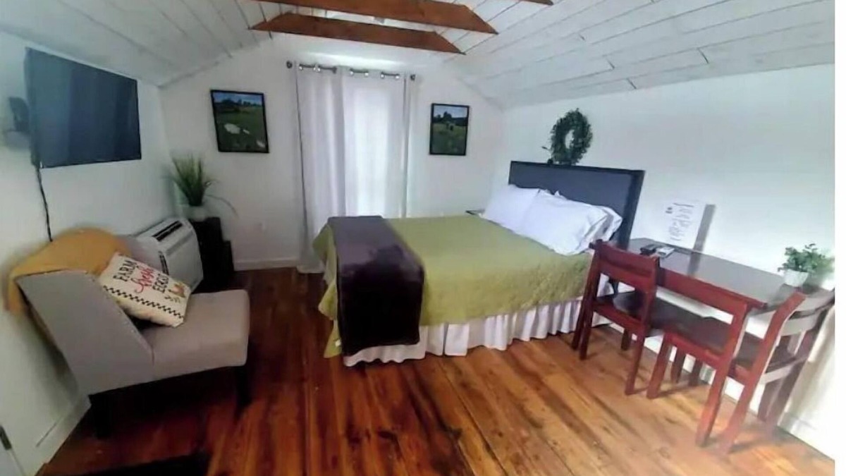 Staunton House | The Firefly Springhouse