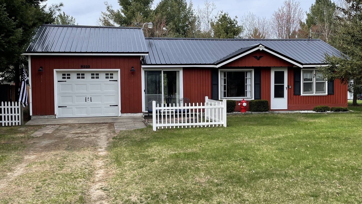 St. Helen Cabin | The Firehouse Cabin with Garage, Near Lake and ORV Trails