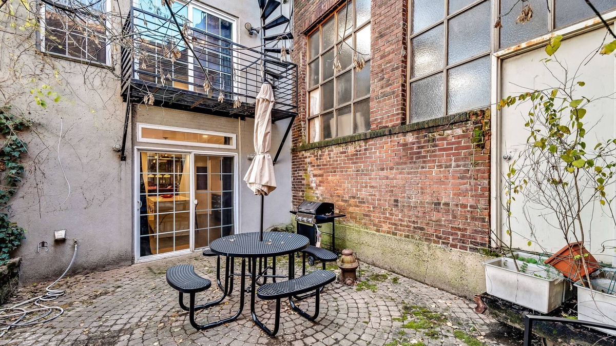 West Poplar House | The Firehouse: Unique & Cozy 5B/4Bth +Free Parking