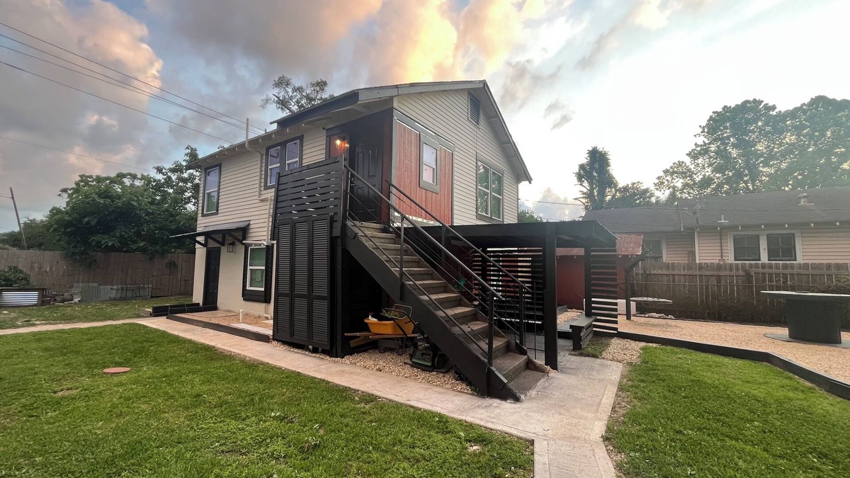 Mid City North Condo | The Fireman's Houz stands 3 mins from Exxon Mobile BR with huge yard