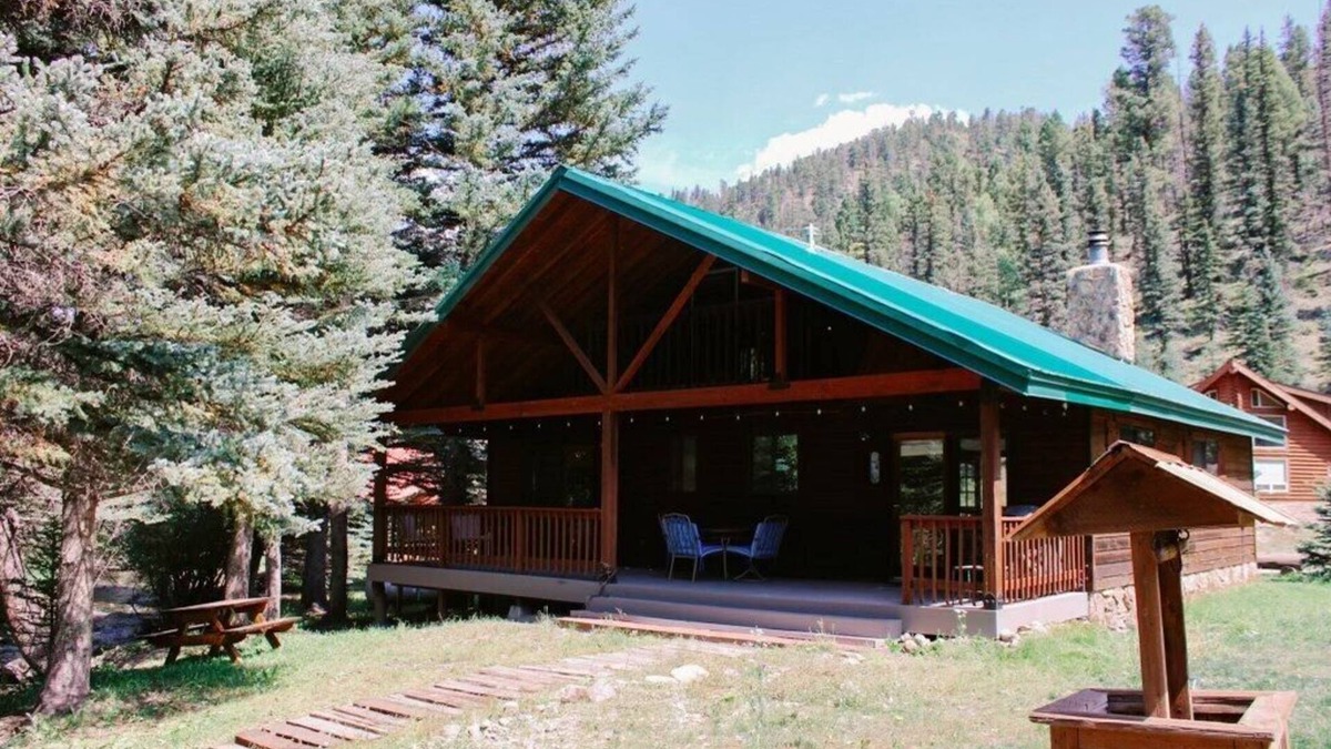 Red River Cabin | The Fishin' Hole In Valley Of The Pines Red River