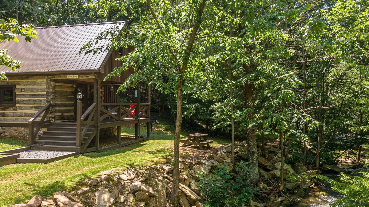 Goldbond Cabin | The Fishing Creek Cabin at Four Fillies Lodge