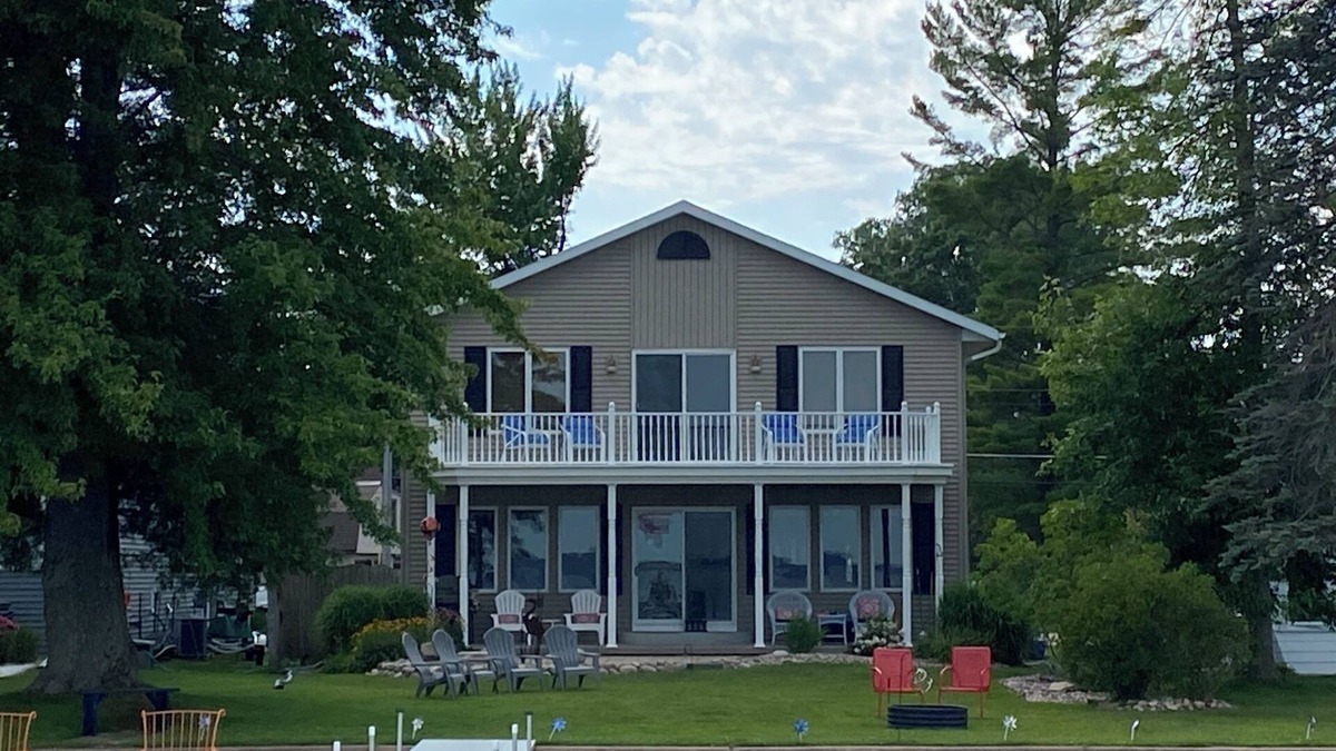 Shawano House | “The Fishing Shack” a Shawano Lake Retreat!