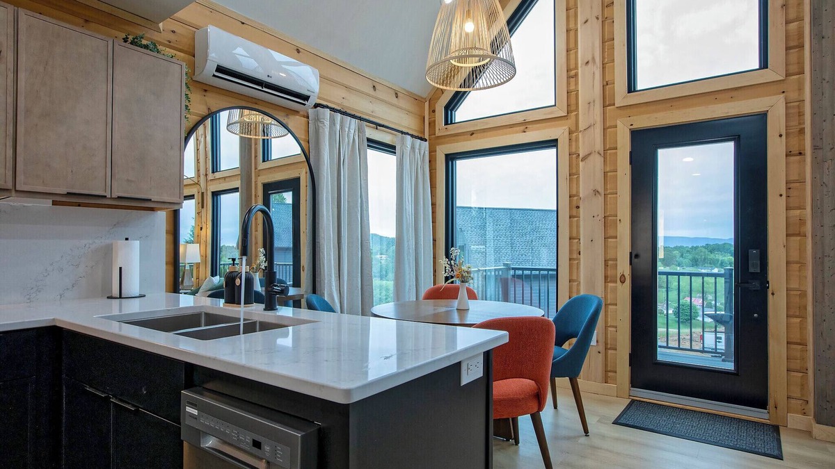 Bristol House | The Fives - 22494 Serene View