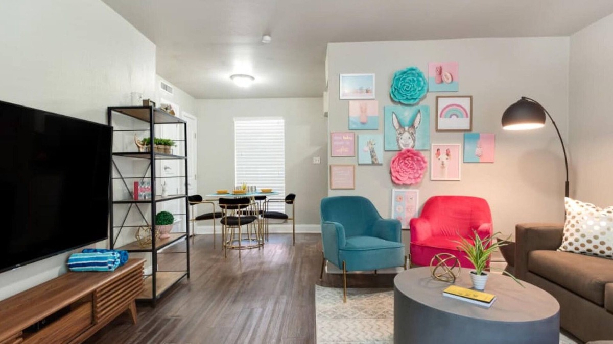 Austin Apartment | The Flamingo 102 l No Service Fees Pool 65 TV