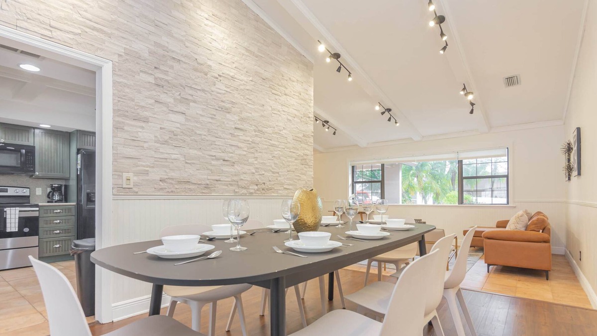 Cooper City House | "The Flamingo" CooperCity pool ranch, family pets
